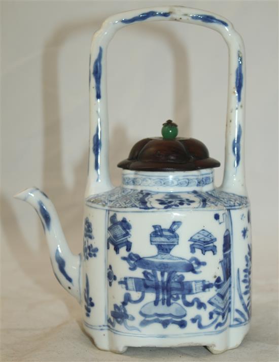 A Chinese blue and white wine pot, Kangxi period, 19cm, restorations